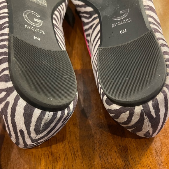 NWOT Guess Zebra Print Flats in 8 - Picture 5 of 6